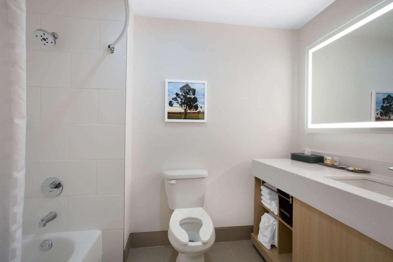 La Quinta Inn & Suites By Wyndham Manassas, Va- Dulles Airport Bagian luar foto