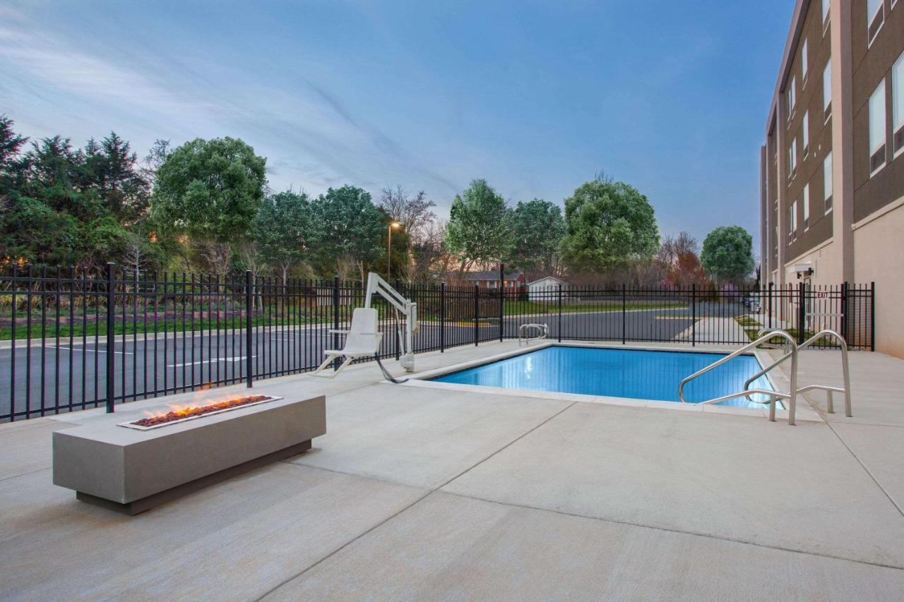 La Quinta Inn & Suites By Wyndham Manassas, Va- Dulles Airport Bagian luar foto